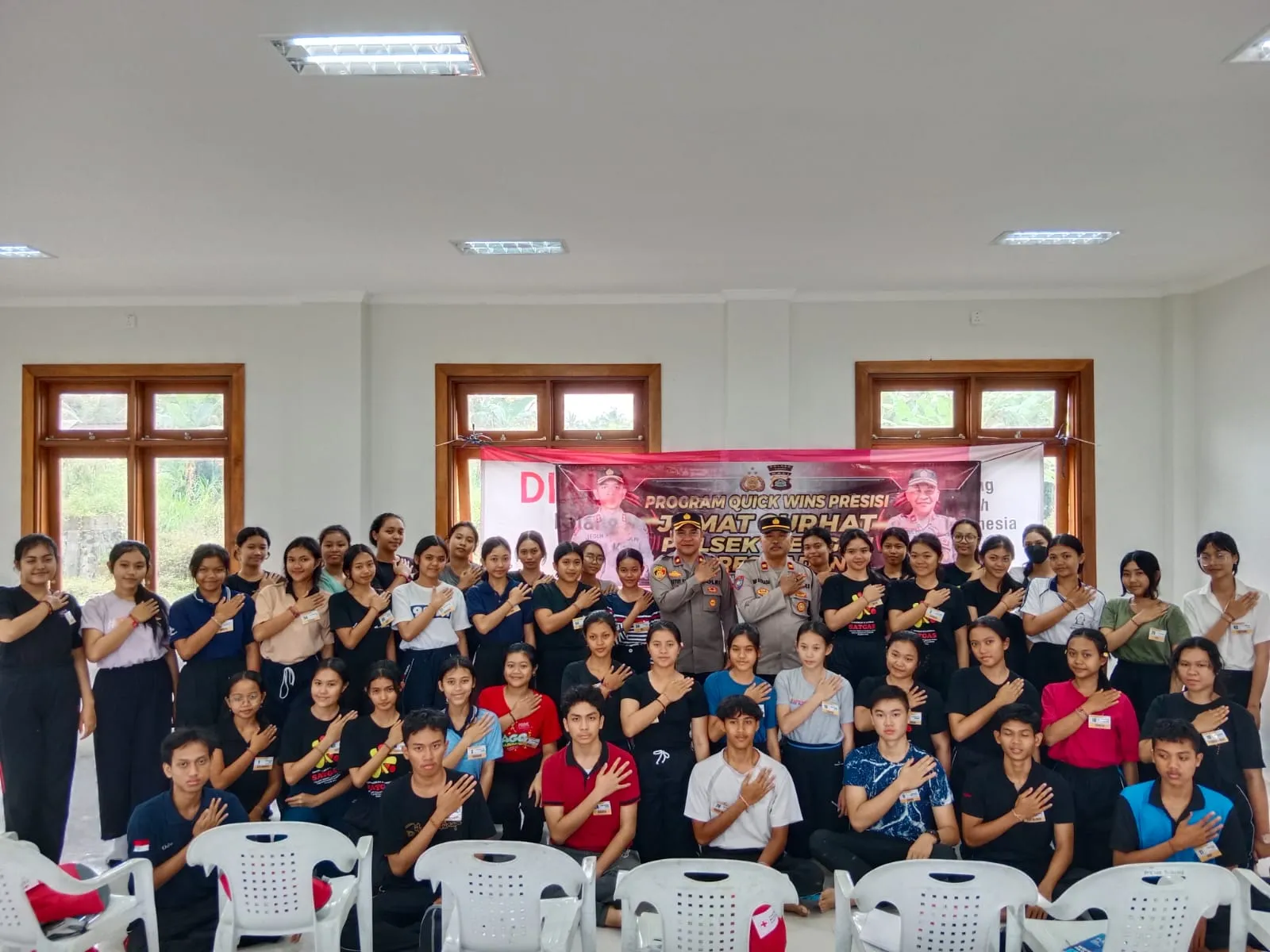Kapolsek Mengwi Gelar Jumat Curhat di SMK 1 Mengwi Dengarkan Keluhan Peserta Diklat