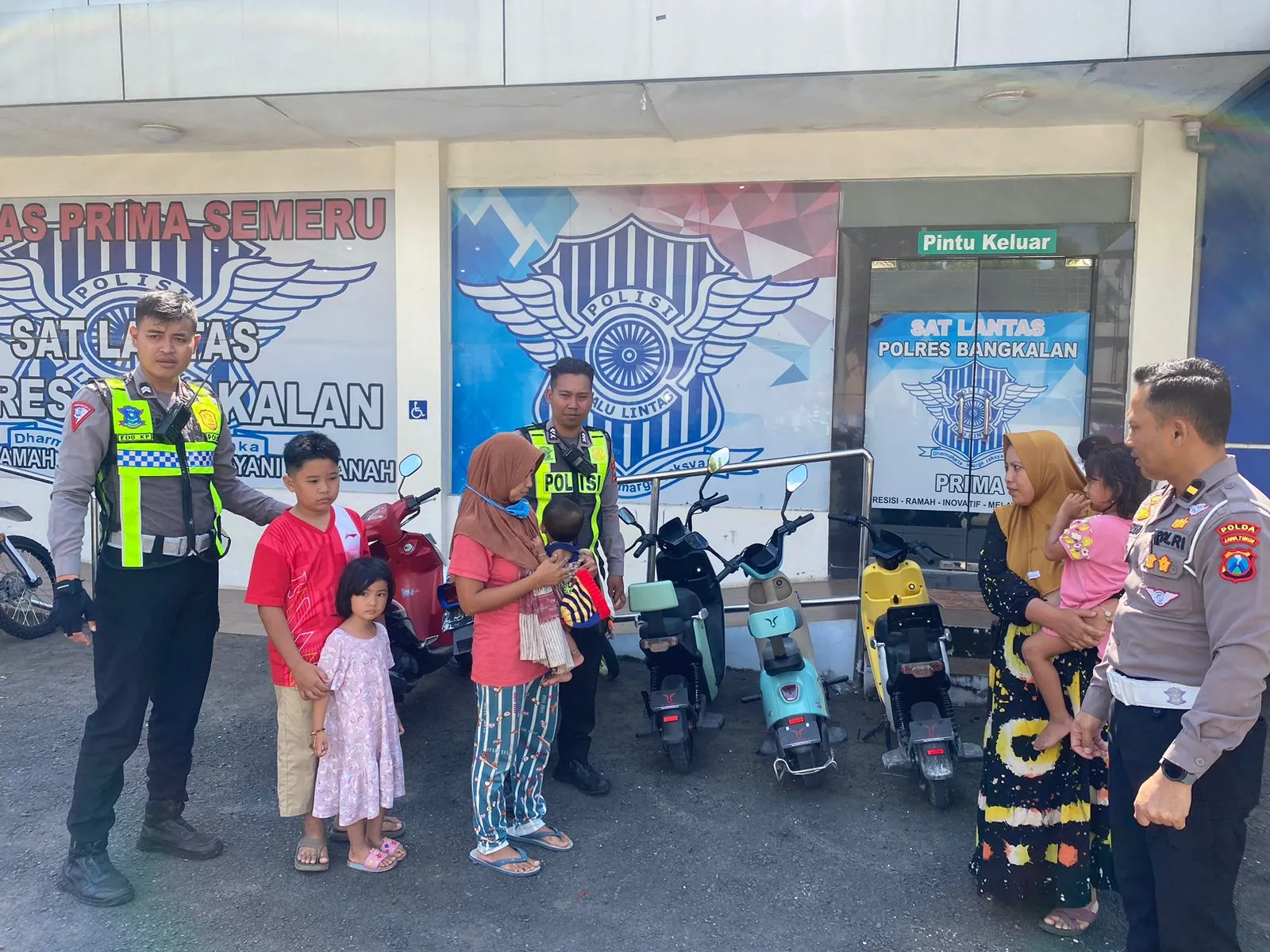 TRC Satlantas Polres Bangkalan Tertibkan Penggunaan Sepeda Listrik di Jalan Raya