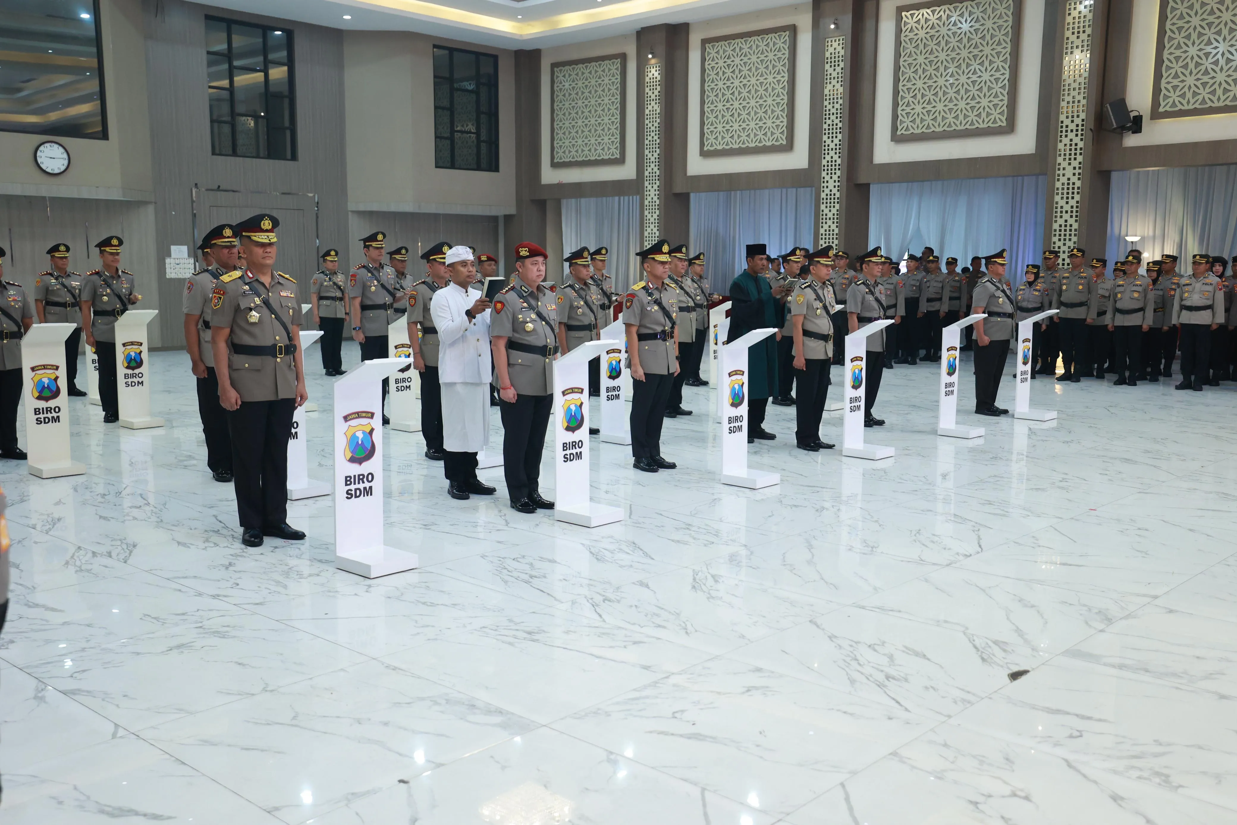 Kapolda Jatim Pimpin Sertijab Pejabat Polda dan Kapolres Jajaran Polda Jawa Timur