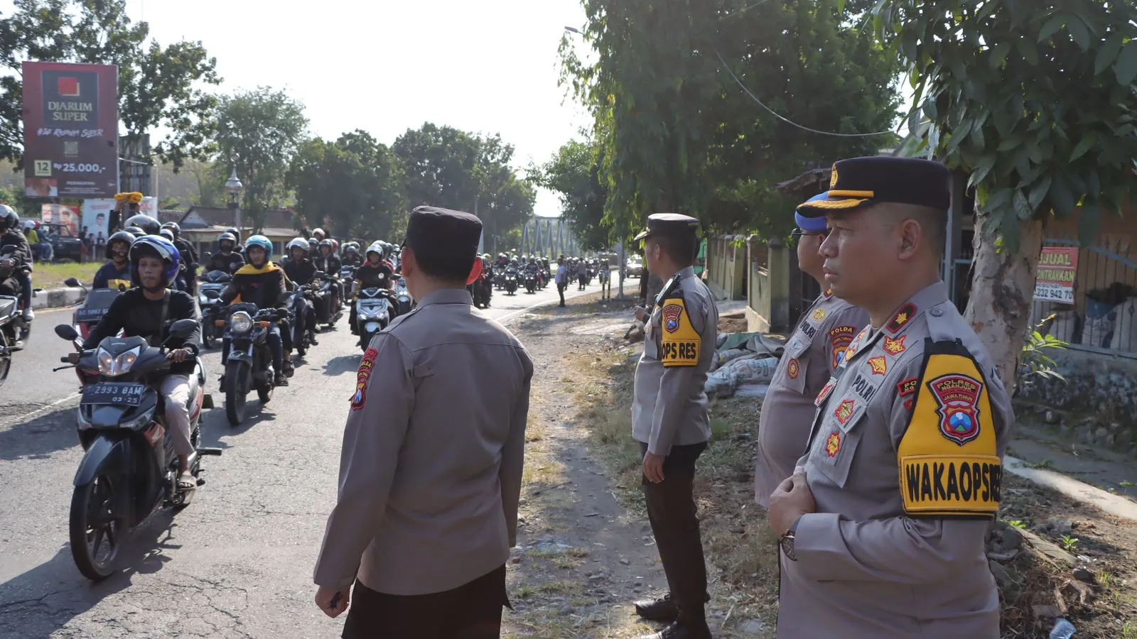 Polres Nganjuk Terjunkan Personel Pengamanan Keberangkatan dan Kepulangan Warga PSHW dalam Kegiatan Suran Agung di Madiun