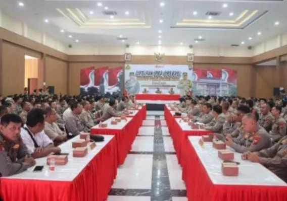 Kapolresta Sidoarjo Didampingi Wakapolresta Pimpin Latihan Pra Operasi Mantap Praja 2024