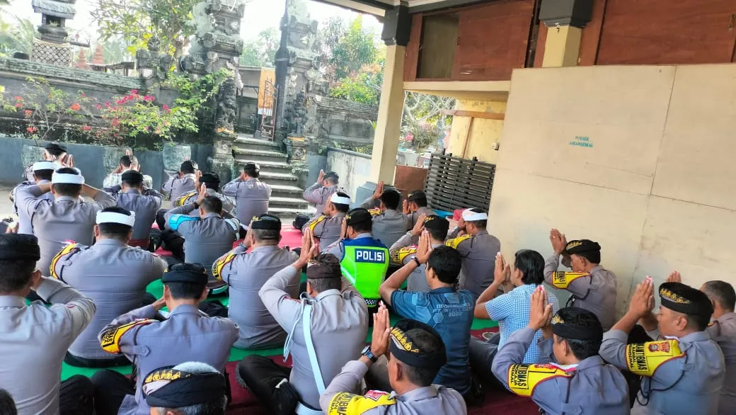 Jelang Pemilukada 2024, Personil Polsek Abiansemal Gelar Doa Bersama