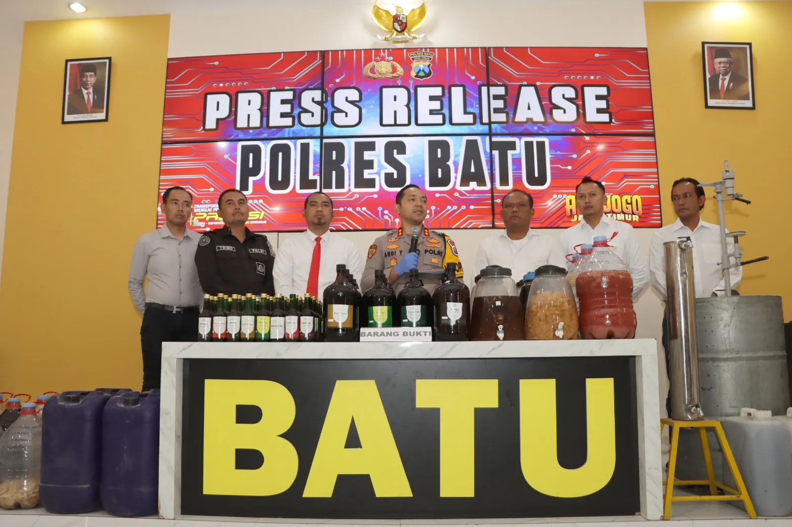 Polres Batu Ungkap Home Industri Minuman Beralkohol Diduga Ilegal
