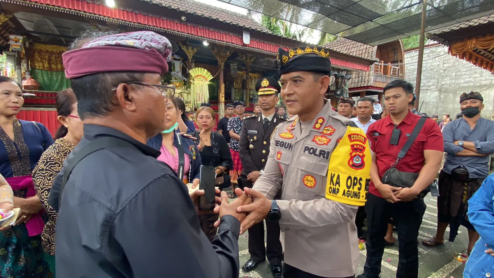 Wujud Empati Terhadap Personel Yang Meninggal Dunia, Kapolres AKBP Teguh Melayat ke Bangli