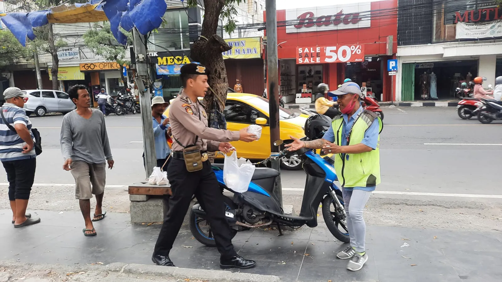 Demi Rasa Aman, Polresta Sidoarjo Tumbuhkan Rasa Peduli di Tengah Patroli