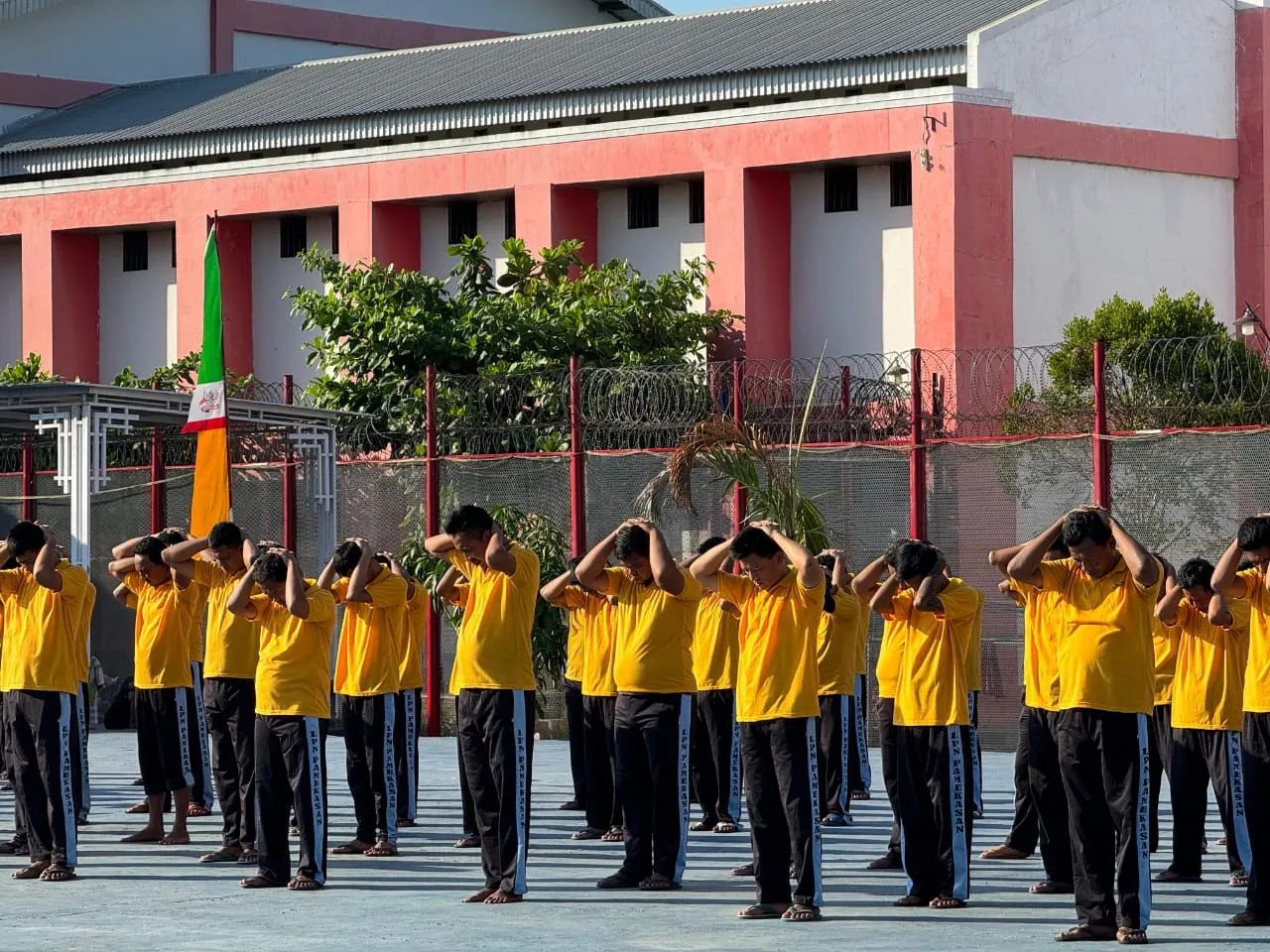 Wujudkan Disiplin dan Kepatuhan WBP Lapas Narkotika Kelas IIA Pamekasan di Latihan PBB