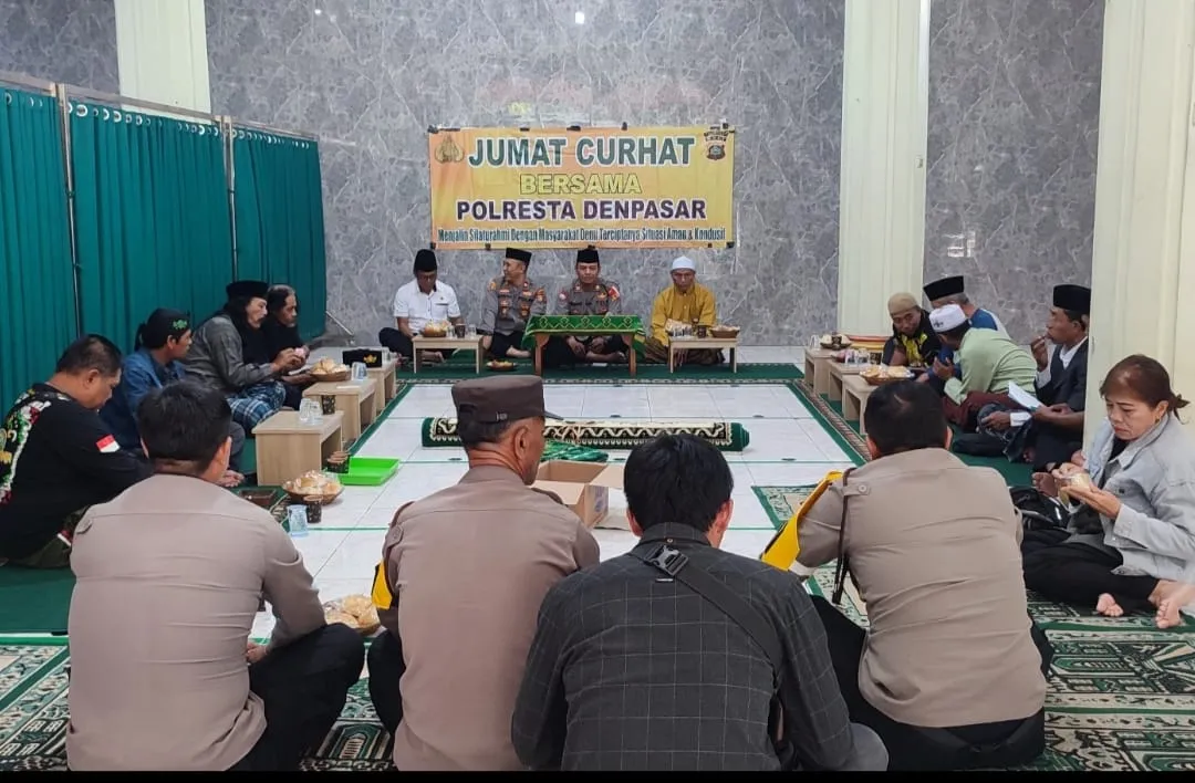Jum'at Curhat Polresta Denpasar Bersama Jamaah Masjid Darussalam Ubung Denpasar