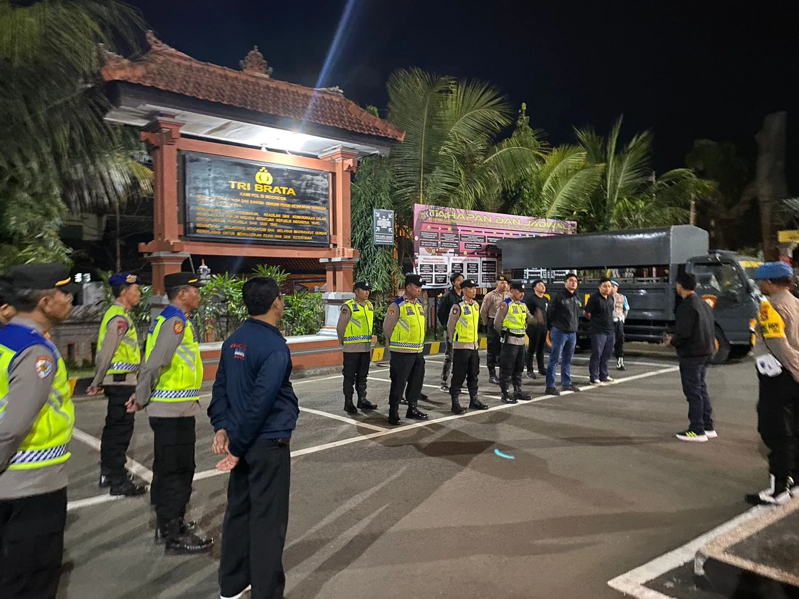 Karendal Ops Polres Badung Pimpin Patroli Malam Minggu Dalam Rangka Operasi Mantap Praja Agung 2024