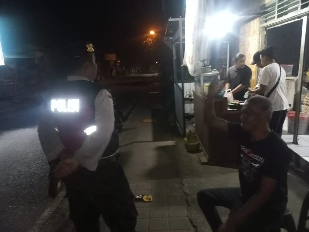 Pawas Polsek Petang Pimpin Blue Light Patrol Jelang Pilkada Serentak 2024