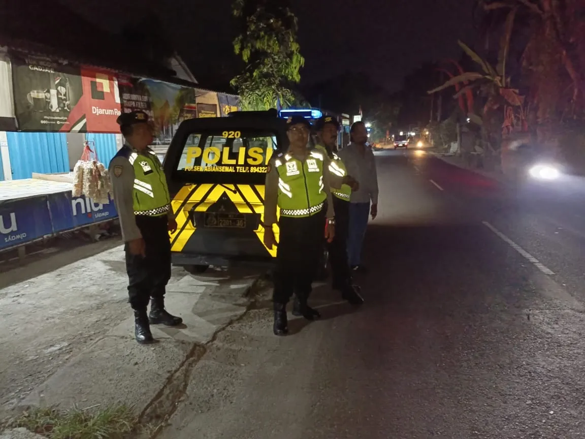 Polsek Abiansemal Gelar Blue Light Patrol, Antisipasi Kejahatan di Jalur Sepi &amp; Pemukiman