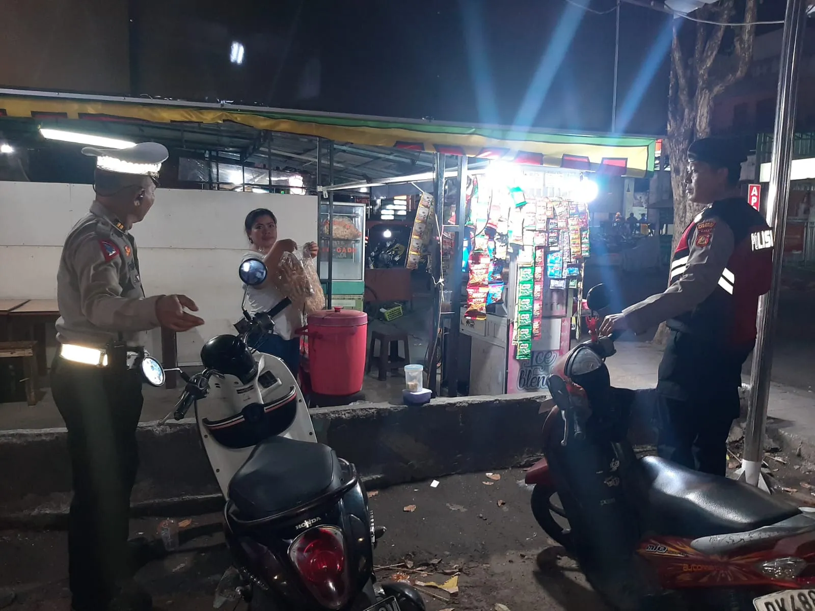Pawas Iptu Nyoman Suryawan Pimpin Blue Light Patrol Sambangi Pemukiman Dalung Permai