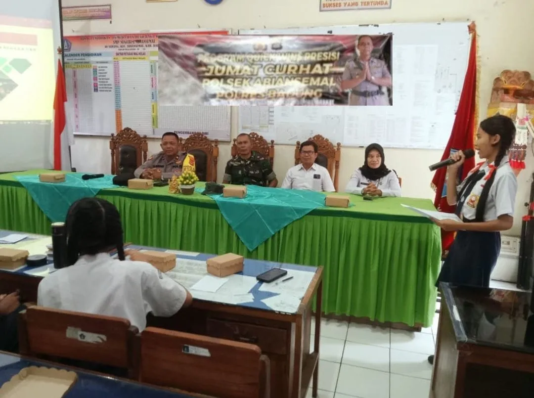 Jalin Komunikasi Bersama Siswa Siswi SMP, Polsek Abiansemal Gelar Jumat Curhat