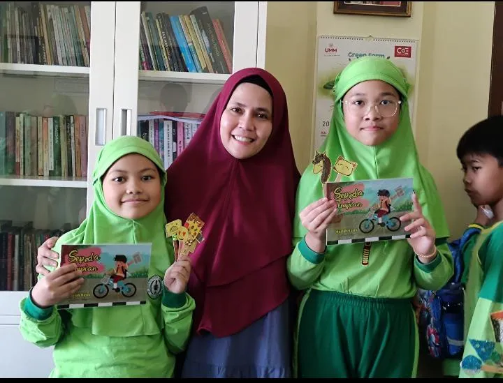 Menggali Kreativitas dan Cinta Literasi, Kunjungan SD Anak Saleh ke Rumah Baca Hakky Malang