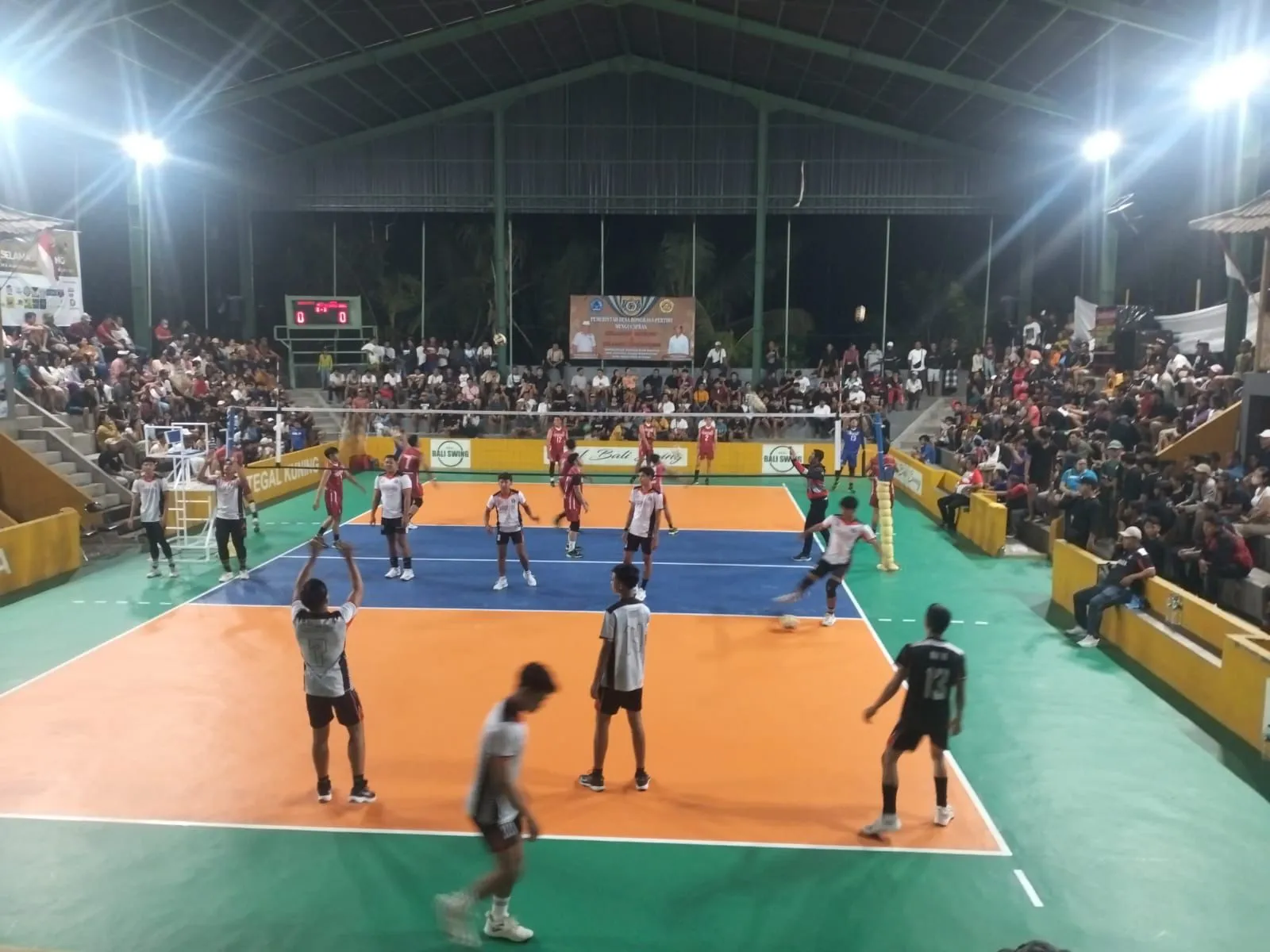 Turnamen Bola Voli Karang Taruna Sekecamatan Abiansemal Memasuki Babak Semifinal, Polsek Abiansemal Berikan Pengamanan