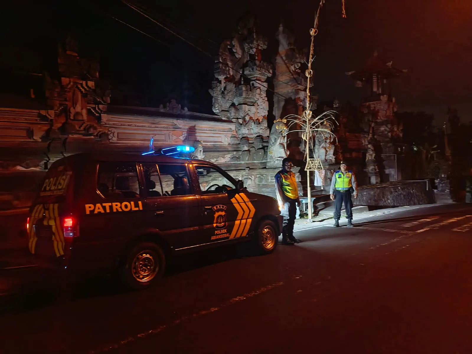 Blue Light Patrol Polsek Abiansemal Sambangi Kawasan Pura Dalem Tohpati