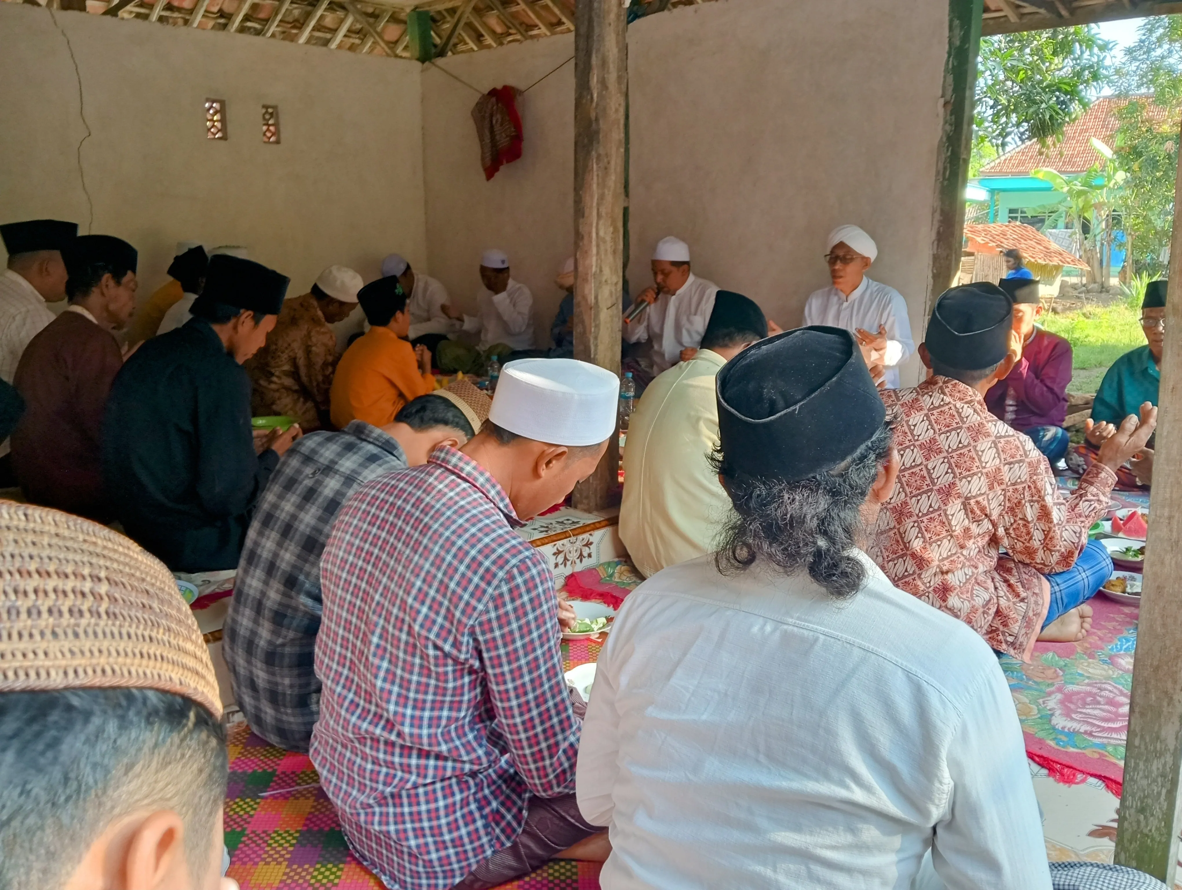 Berlangsung khidmat, Wakil Direktur Umum Media Jatiminvestigasinews.id: Gelar Peringatan Maulid Nabi Muhammad SAW 1446 H di Desa Mambulu Timur, Kabupaten Sampang