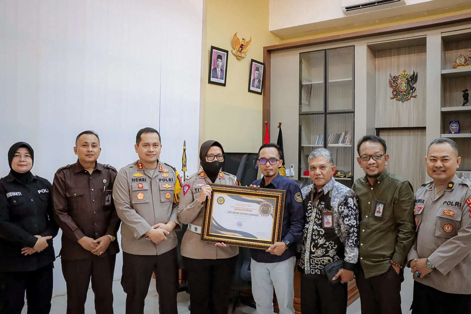 Satlantas Polres Sumenep Raih Penghargaan Badan Publik Informatif dari Komisi Informasi