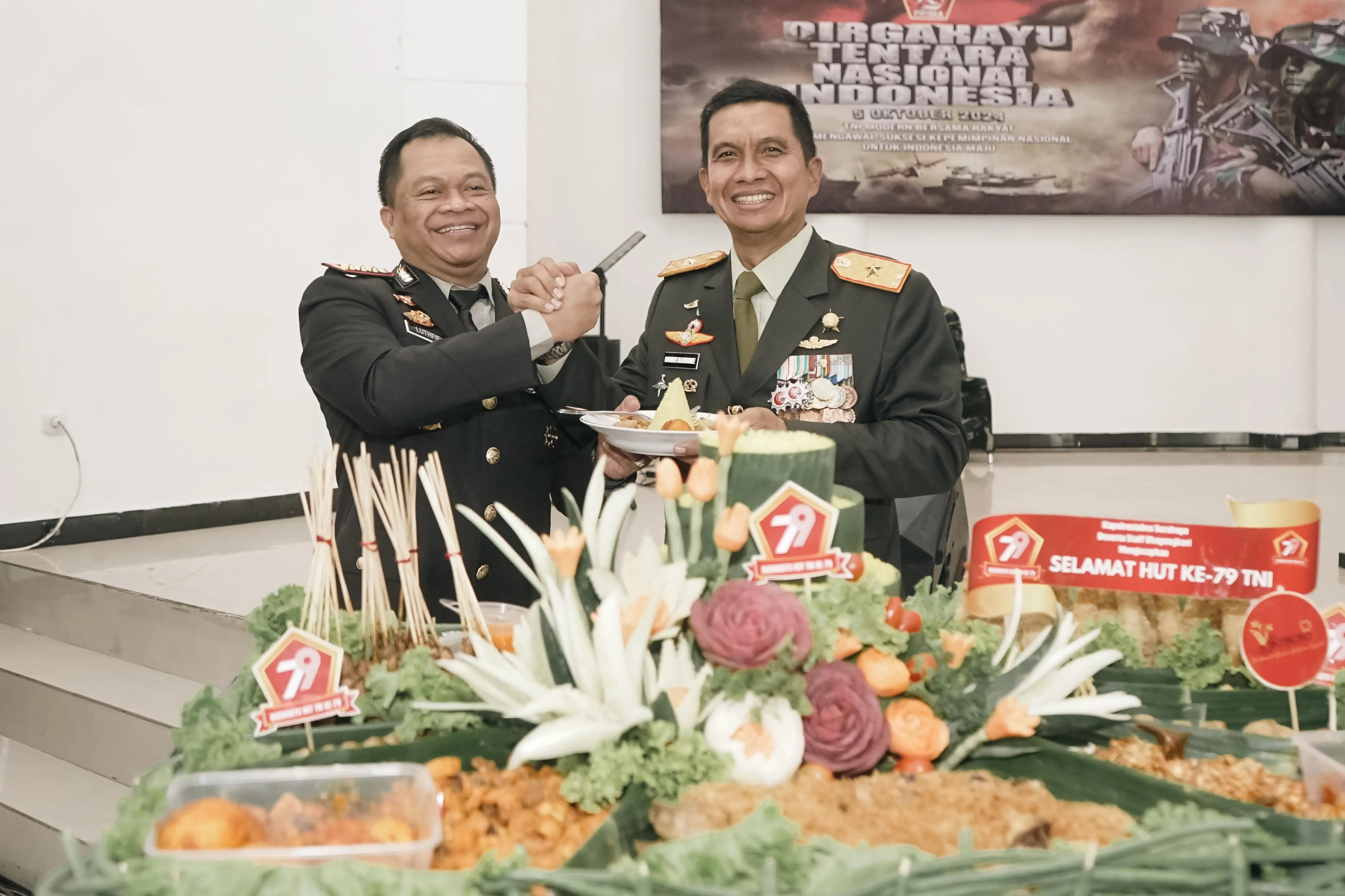 Kapolrestabes Surabaya Hadiri Peringatan HUT ke-79 TNI di Makorem Bhaskarajaya, Tegaskan Sinergi Untuk Pilkada Damai