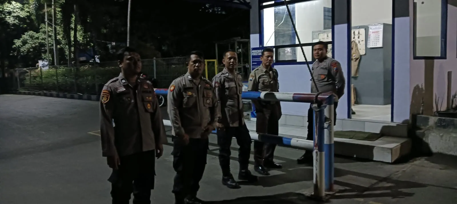 Polres Gresik Siagakan Personel 24 Jam Untuk Pengamanan Percetakan Surat Suara Pemilu 2024