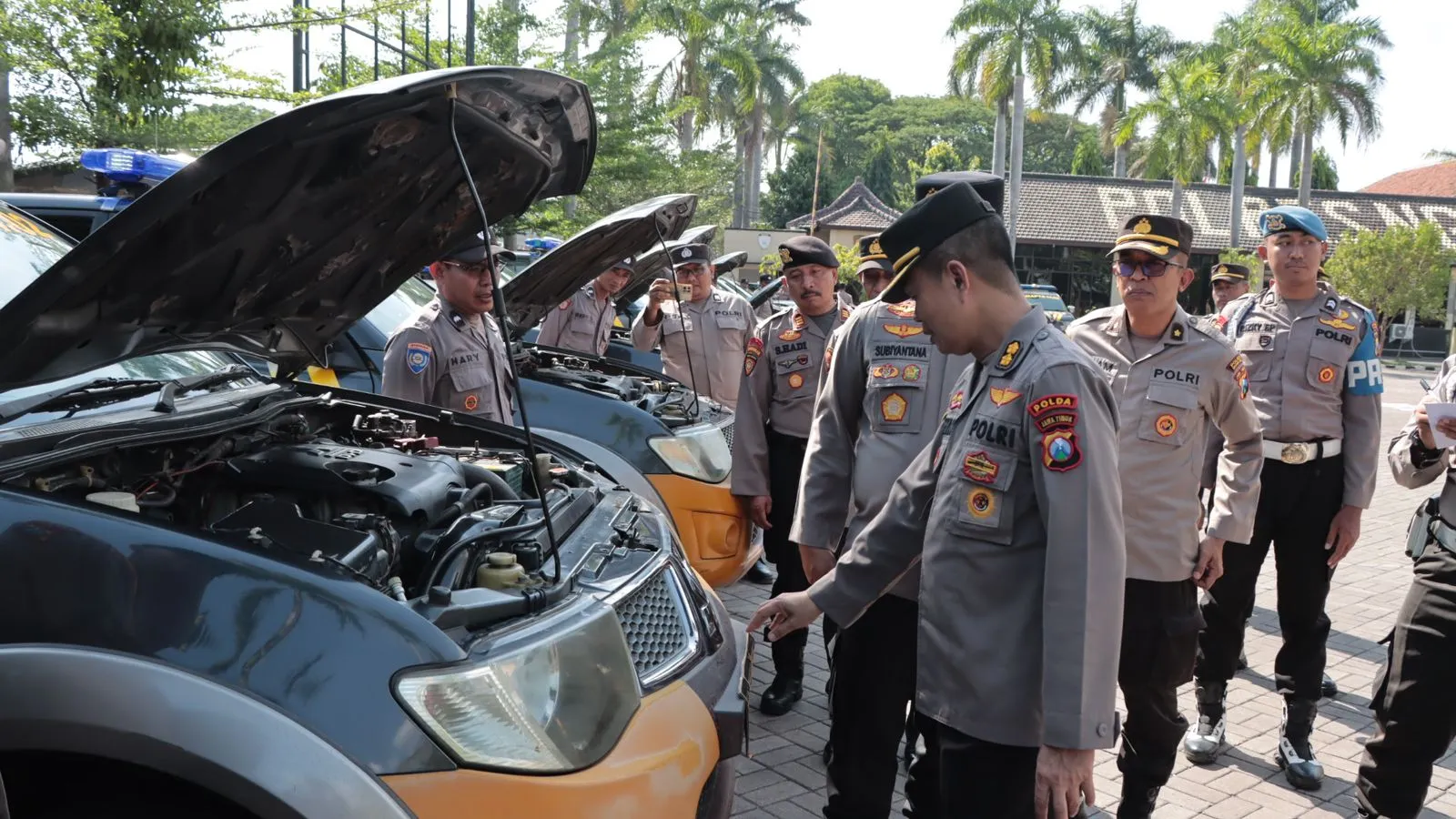 Polres Nganjuk Bersama Rolog Polda Jatim Lakukan Pengecekan Kesiapan Kendaraan Dinas dan Alat material khusus