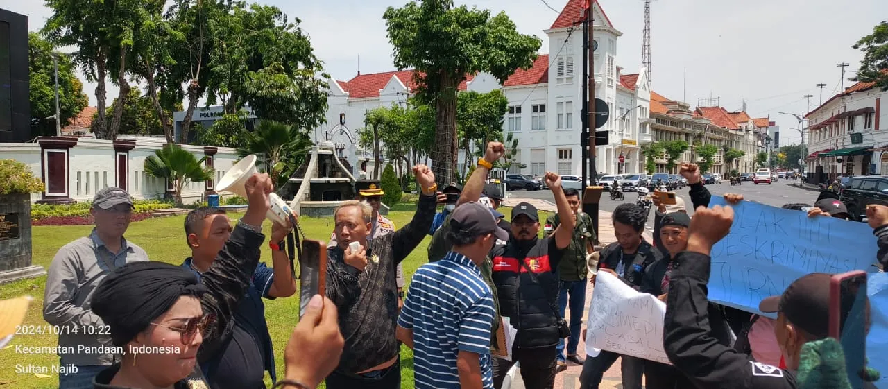Diduga Tebang Pilih Kasi Humas Polrestabes Surabaya Dalam Memberikan Informasi, Vanguard Jurnalis Bersatu Gelar Aksi Unjuk Rasa