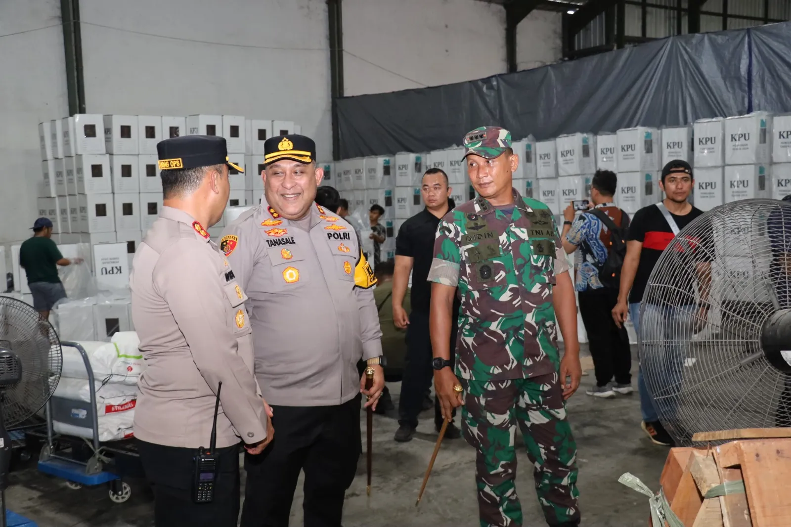 Pastikan Logistik Pilkada 2024 Aman Kapolres Tanjung Perak Bersama Forkopimda Kota Surabaya Cek Gudang KPU Kota Surabaya