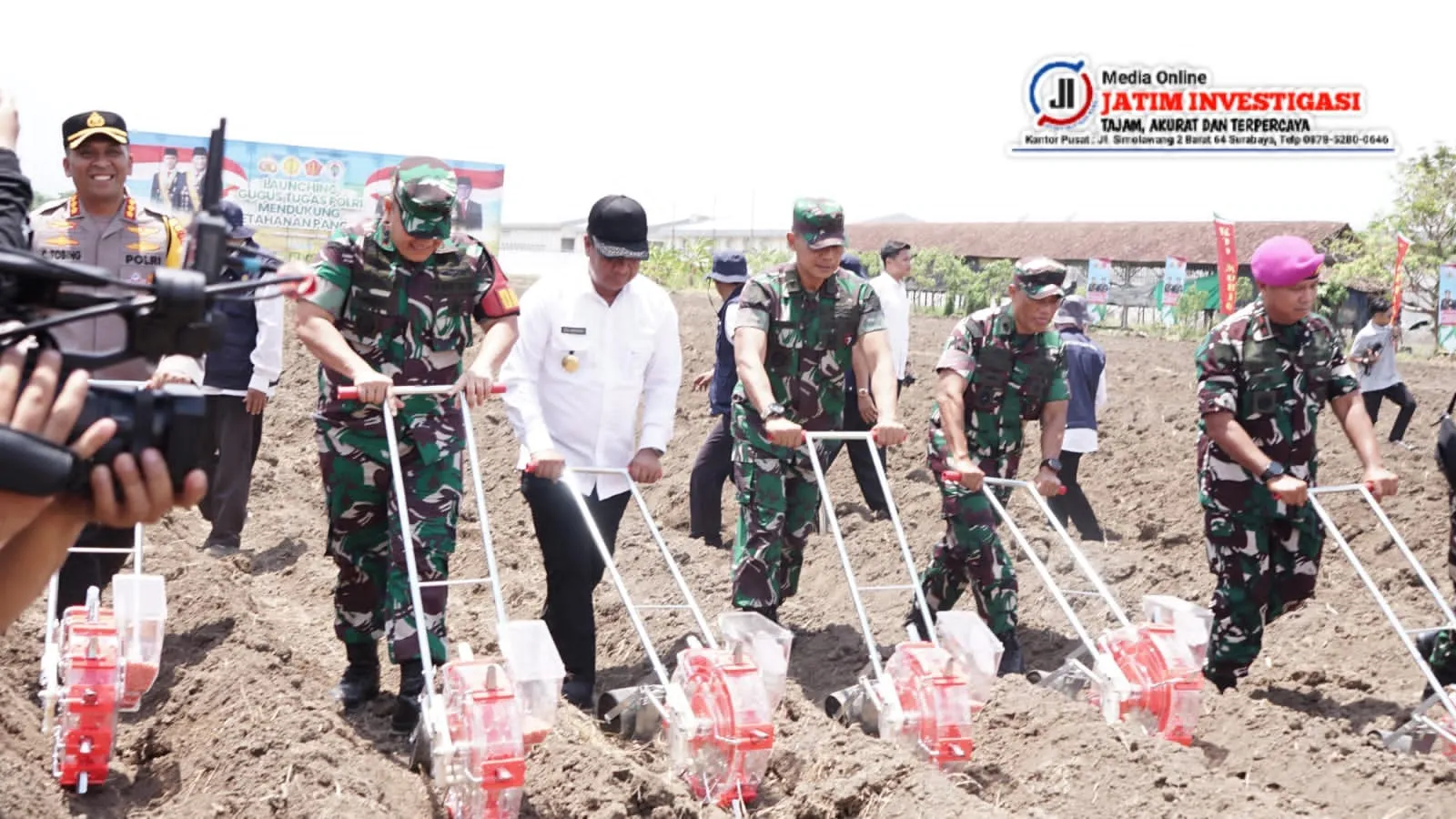 Dukung Swasembada Pangan, Kapolri Bersama Panglima TNI Tanam Jagung di Sidoarjo,Tandai Peluncuran Gugus Tugas Polri Ketahanan Pangan