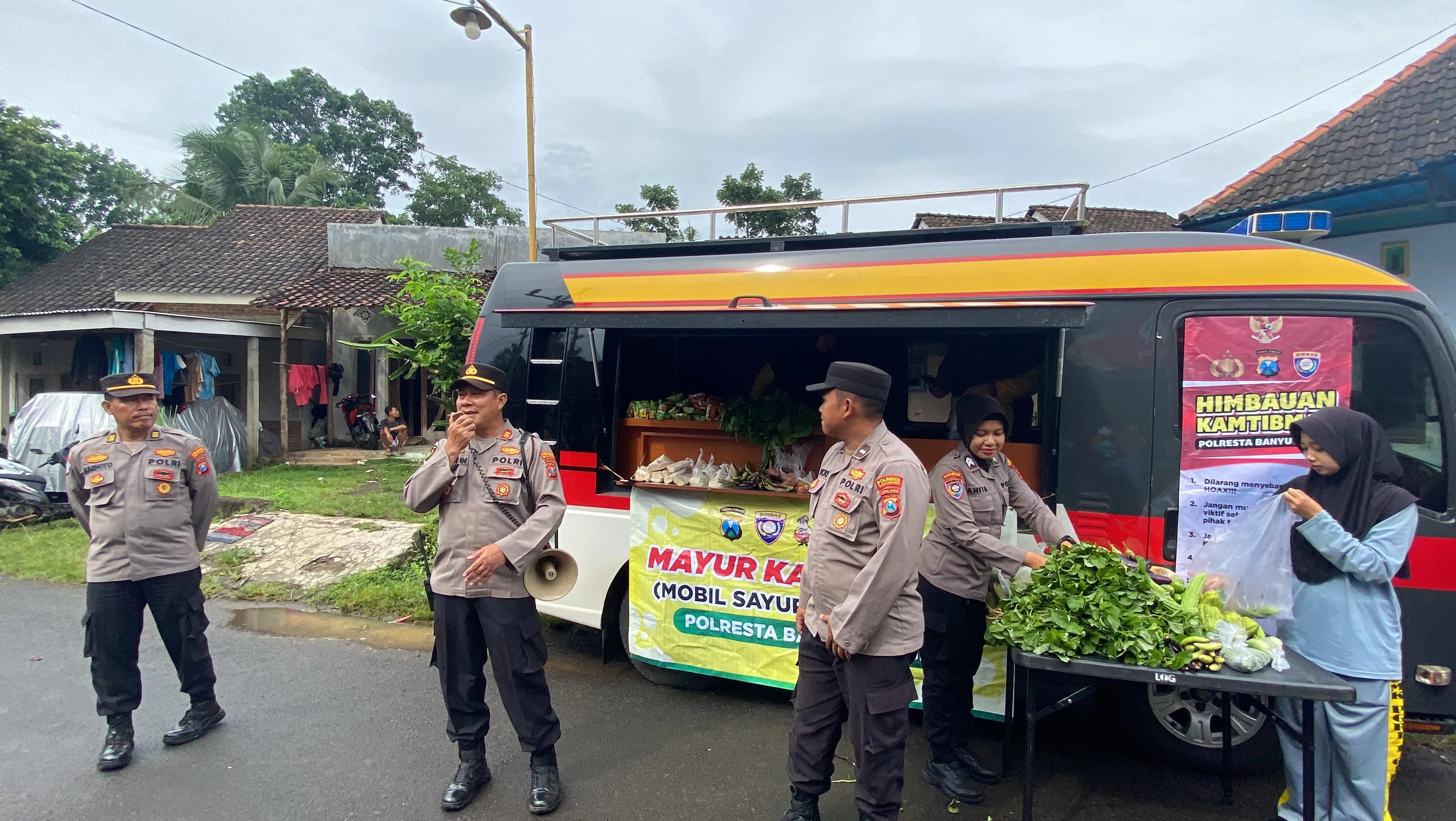 Mobil Sayur Kamtibmas Polresta Banyuwangi Kembali Beraksi,Warga Riang Hati