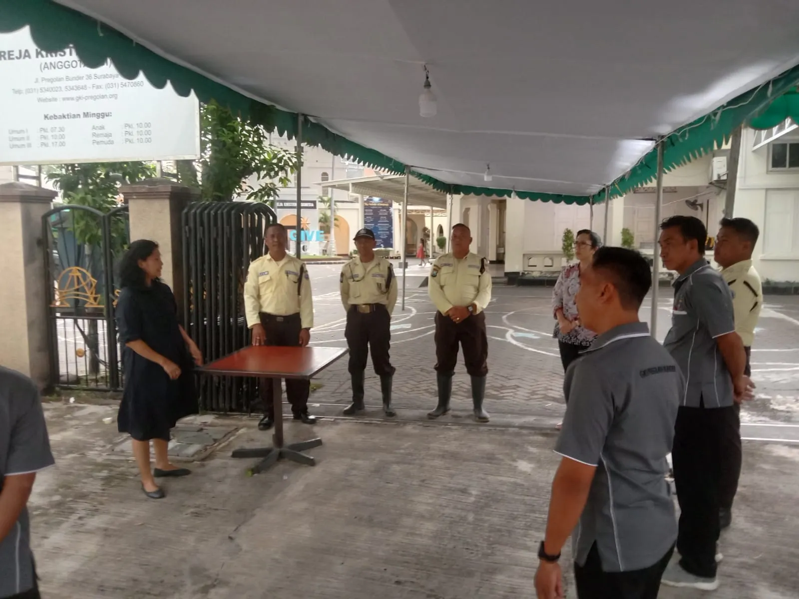 Gereja Kristen Indonesia ( GKI) Mempersiapkan Kedatangan Tamu Rombongan dari Dandim 0830 Surabaya
