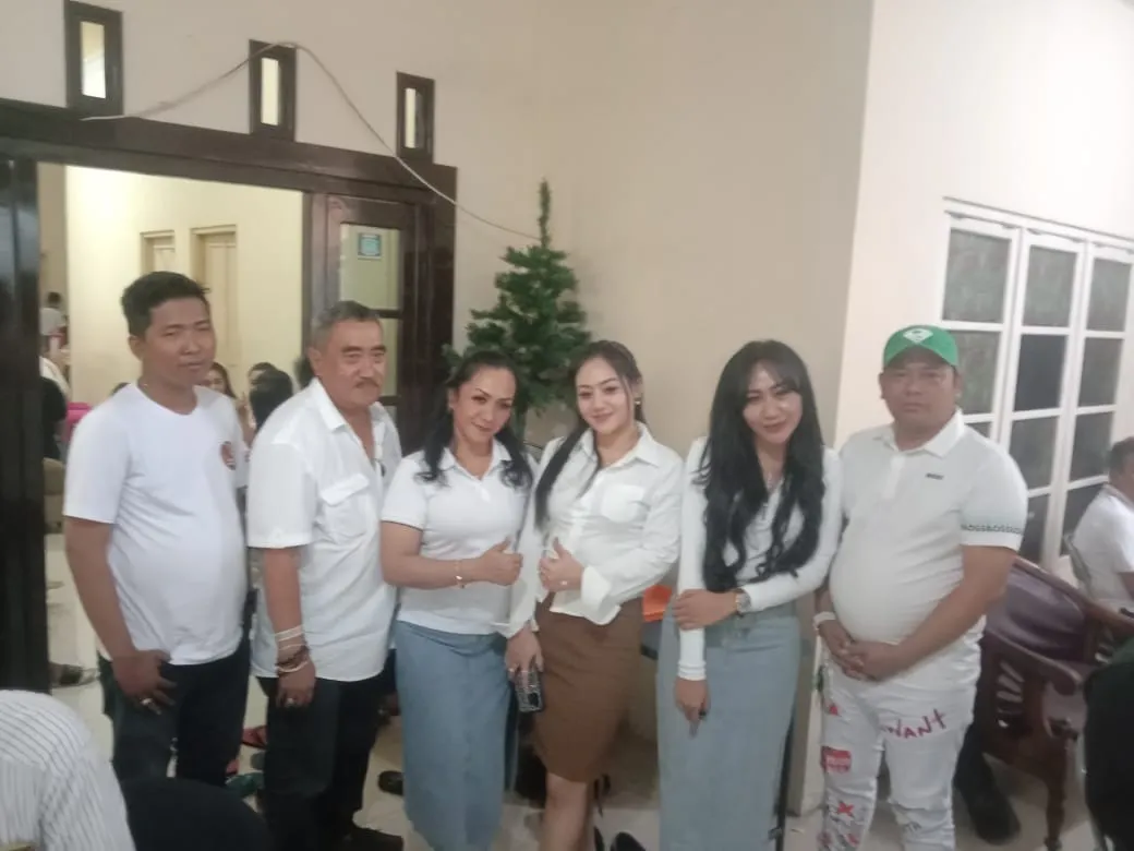 Suka Cita: Keluarga Besar Ketua Penasehat Laskar Suramadu Jawara (LSJ), Gelar Perayaan Natal 2024 di Rumahnya