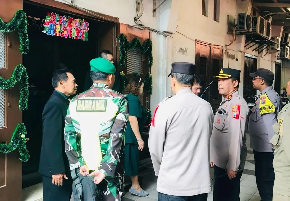 Cegah Ganguan Keamanan Saat Natal 3 Pilar Simokerto Patroli dan Amankan Gereja