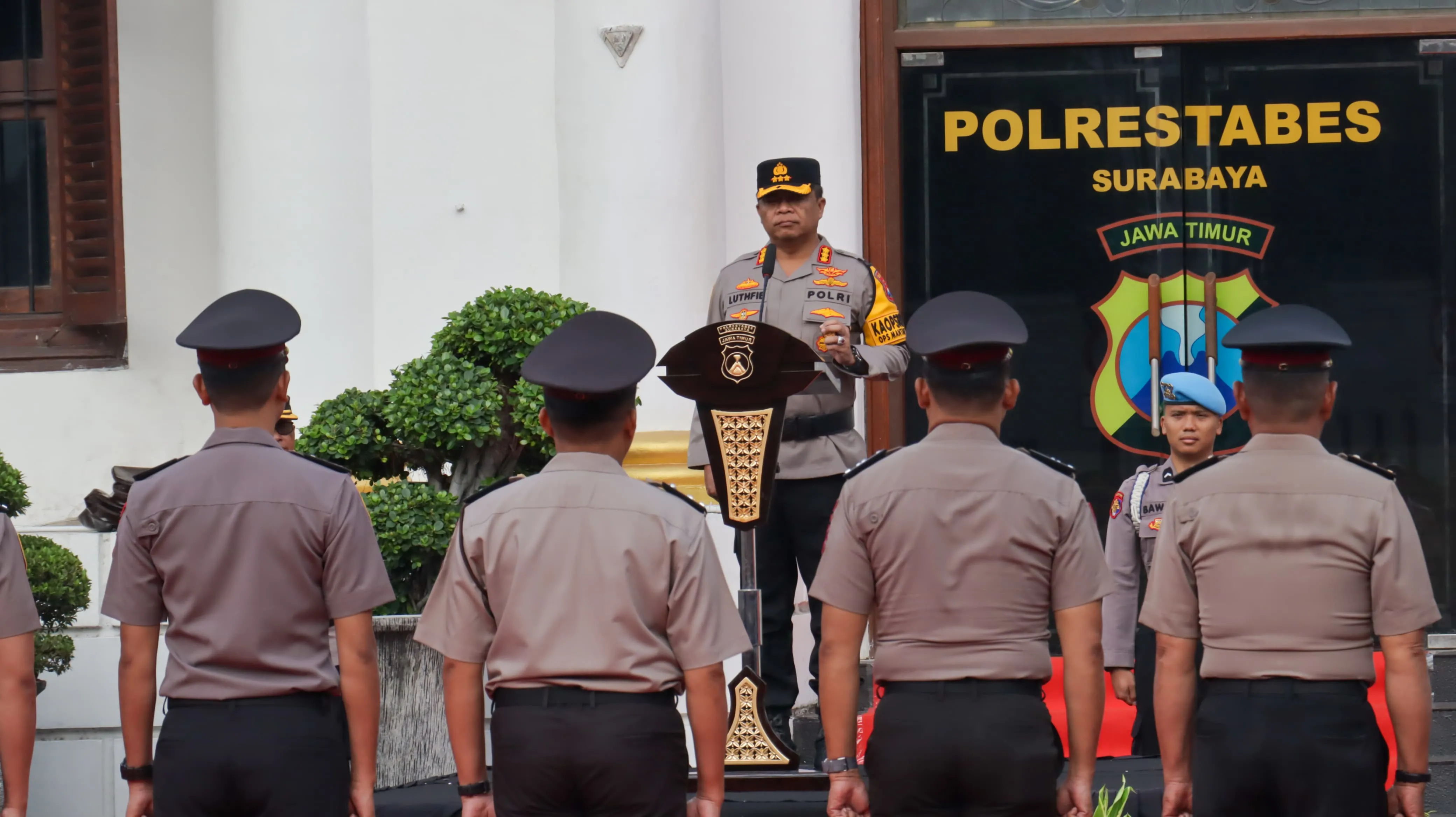 151 Personel Polrestabes Surabaya Naik Pangkat, 32 Purnawirawan Dilepas dengan Penuh Kebanggaan