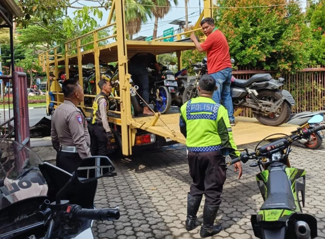 Sikapi Persoalan Knalpot Brong, Satlantas Polrestabes Surabaya Terus Gencar Lakukan Penindakan