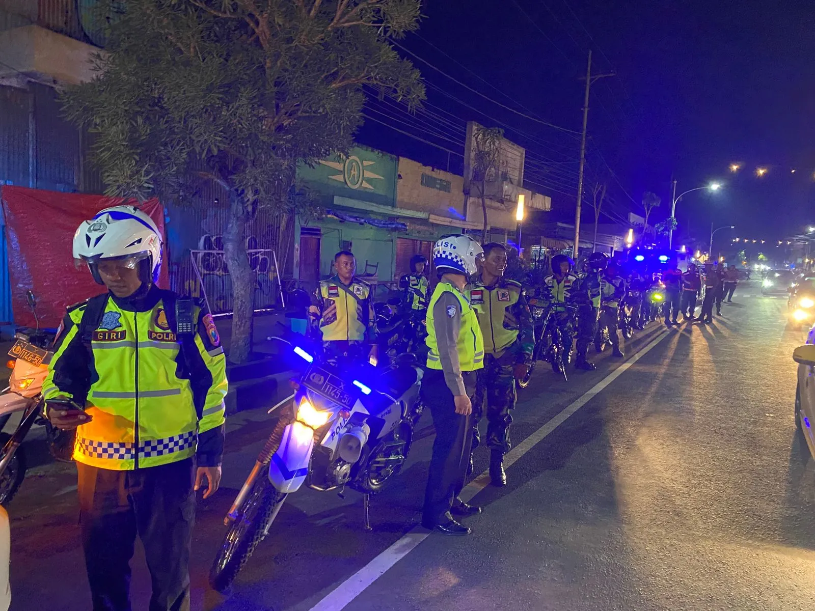 Polres Nganjuk Gelar Patroli Skala Besar Gabungan Antisipasi Gangguan Keamanan Malam Tahun Baru 2025