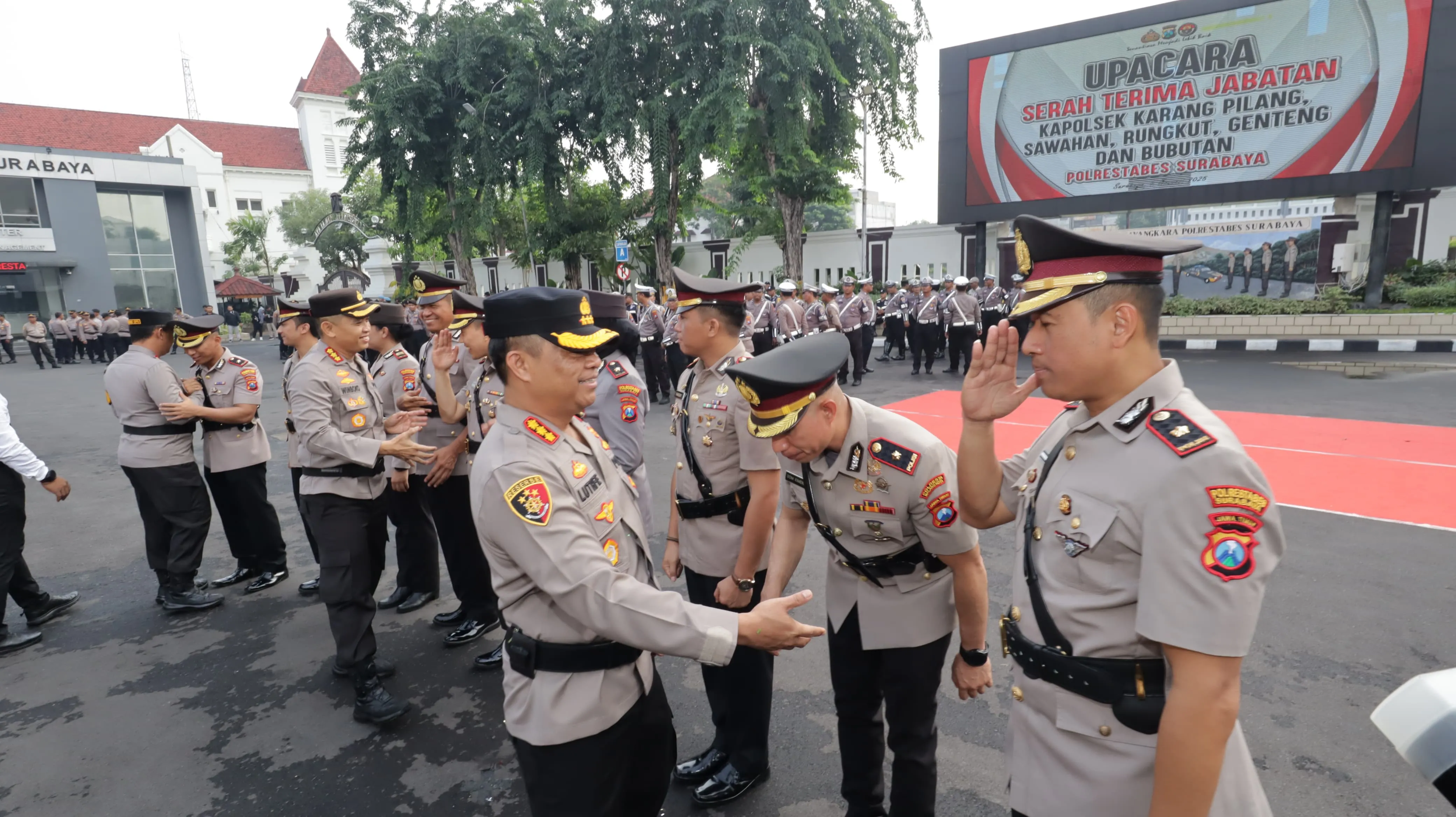 Pergantian Jabatan Polrestabes Surabaya: Harapan Baru dan Apresiasi Kinerja Lama