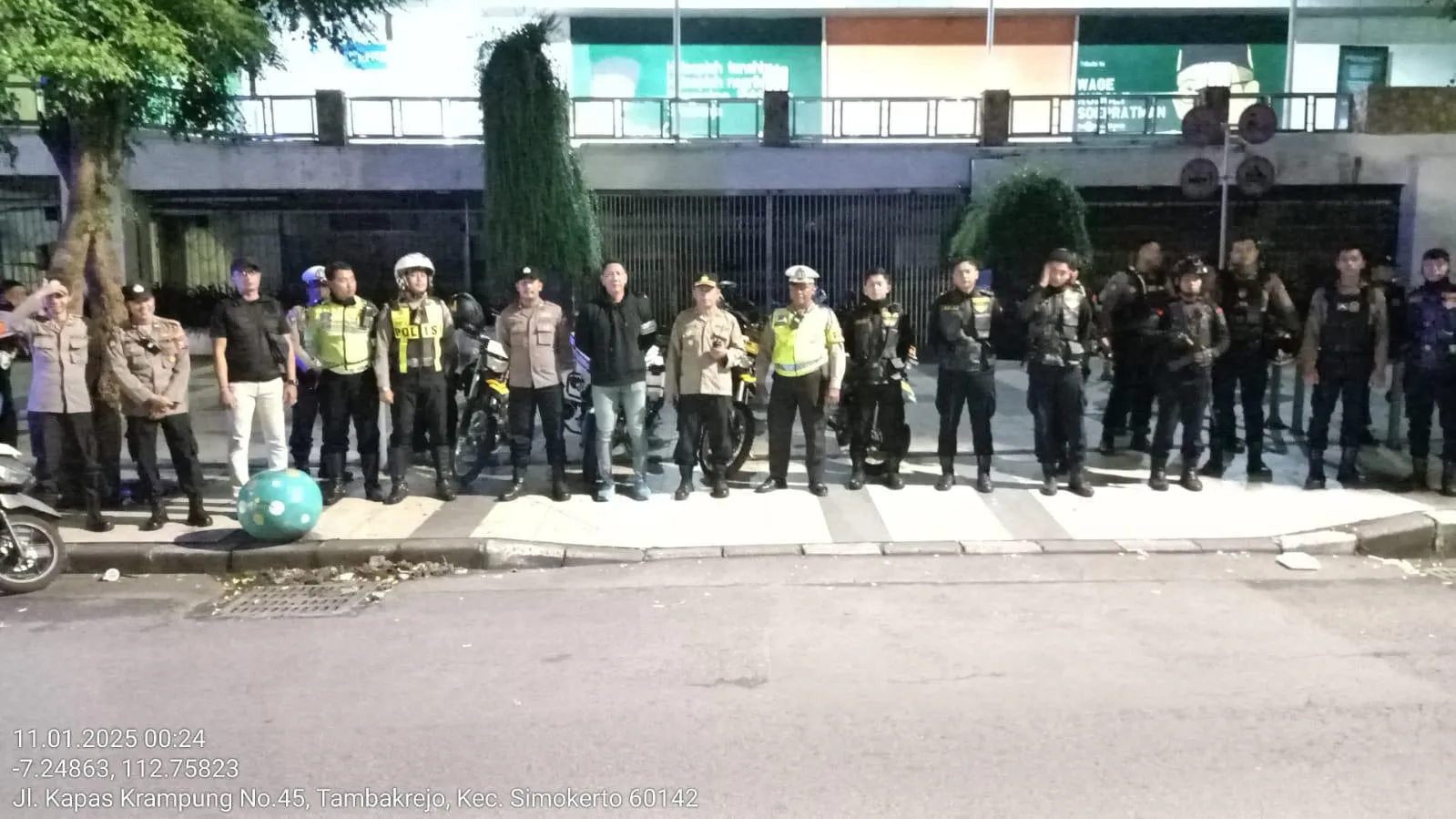 Kapolsek Simokerto Terjun Patroli 97 Jogoboyo, Bersihkan Gangster dan Kejahatan Malam di Surabaya