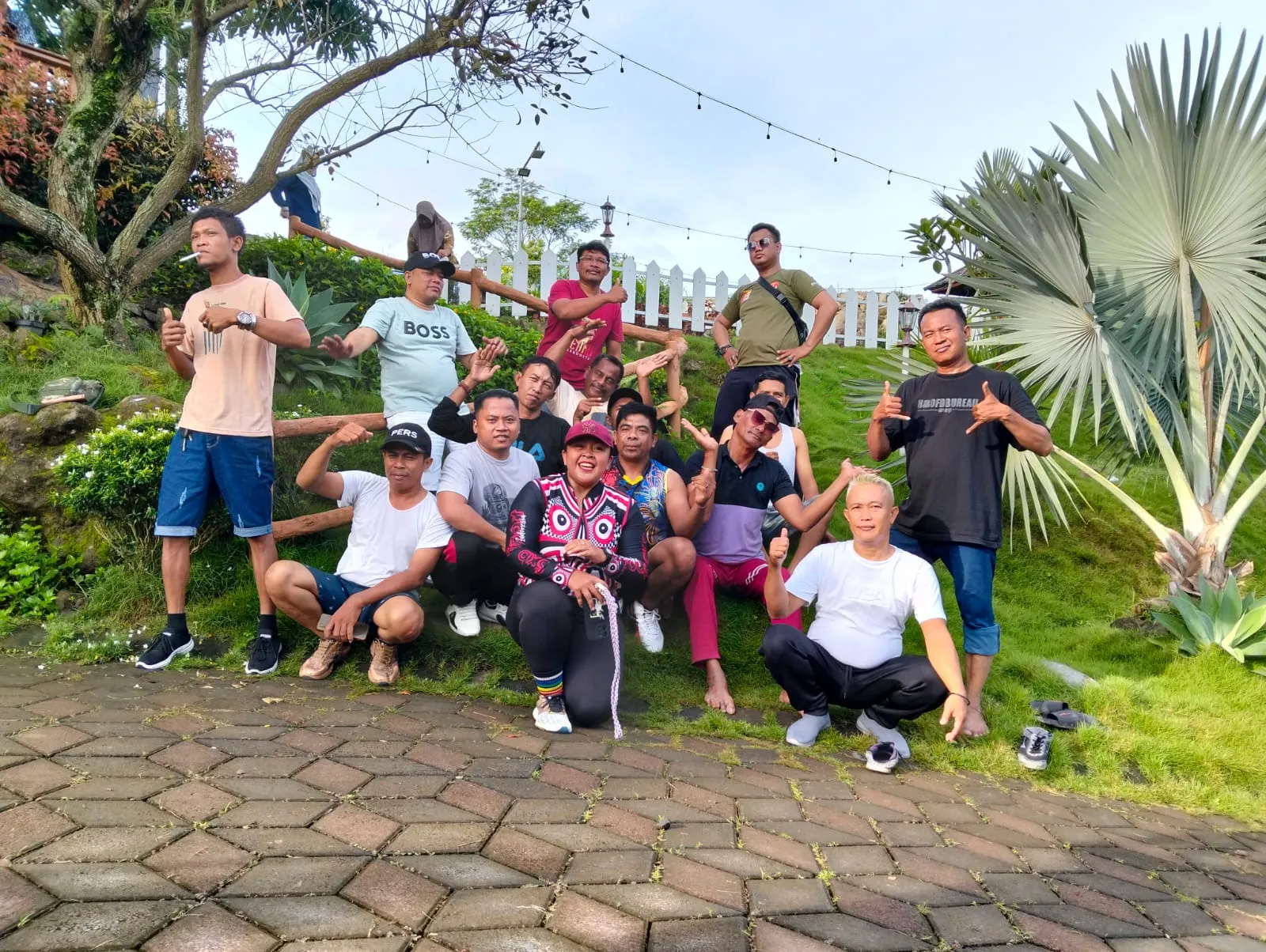 Jatiminvestigasinews.id Mengadakan Rapat Kerja Bersama dan Family Gathering di Trawas Mojokerto