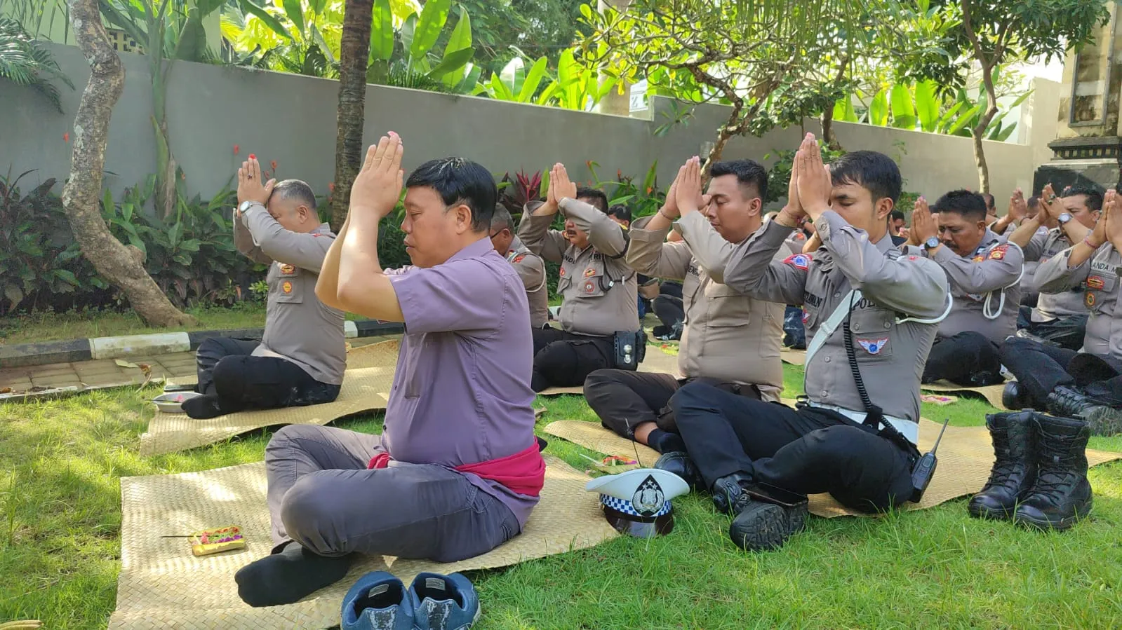 Polsek Kuta Selatan Gelar Apel Pimpinan dan Persembahyangan Bersama di Hari Purnama