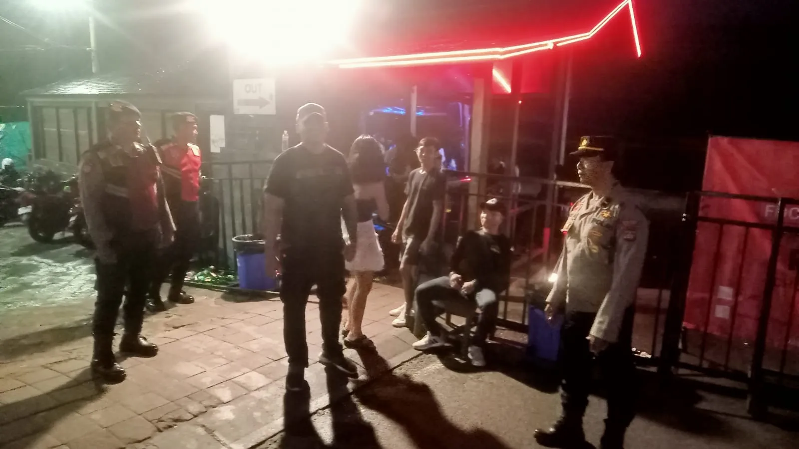 UKL Polsek Kuta Utara Patroli Subuh Amankan Aktifitas Pengunjung