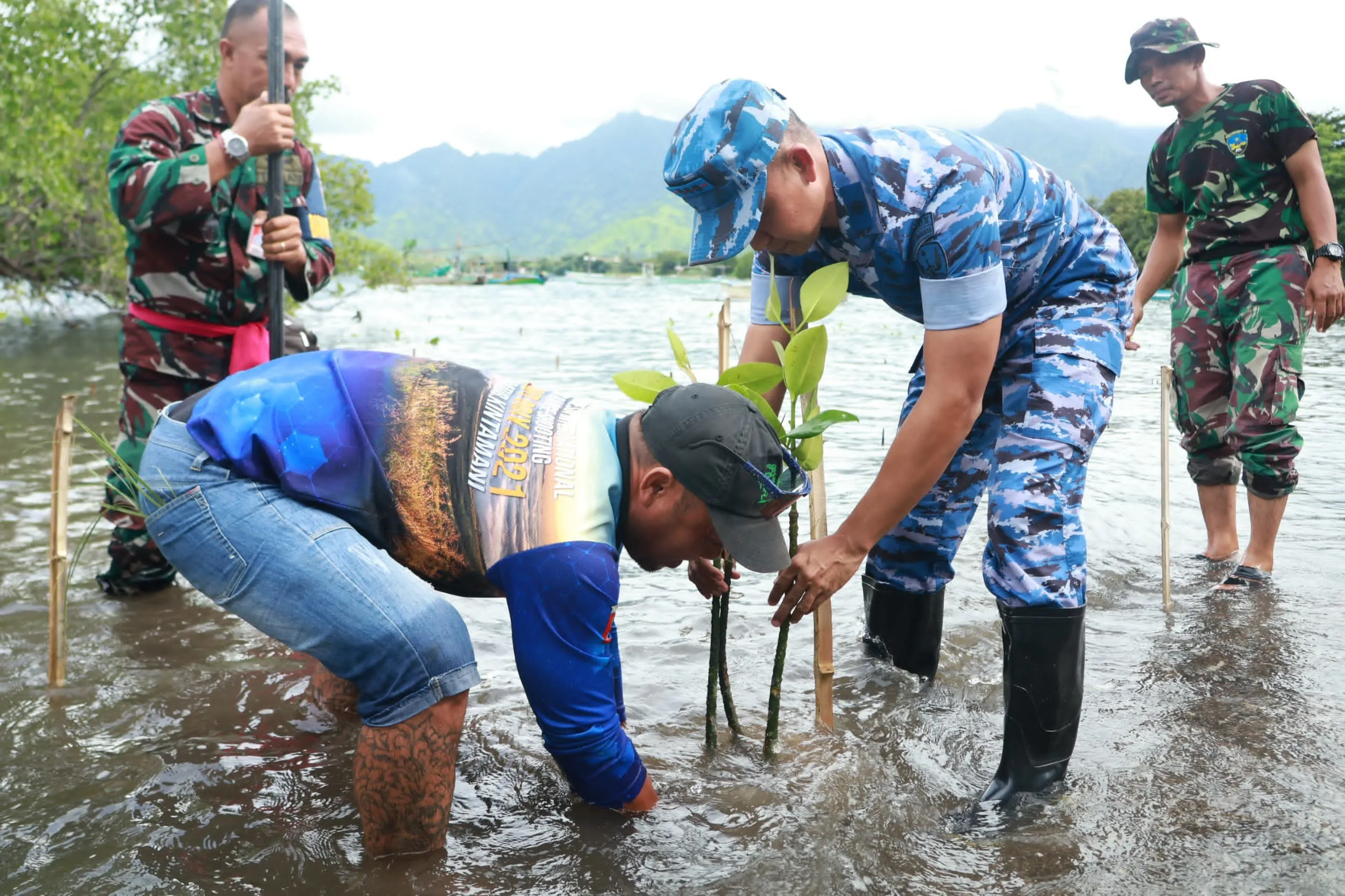 Jaga Pesisir Pantai utara Bali, Lanud I Gusti Ngurah Rai gelar Kegiatan Penanaman Seribu Bibit Mangrove