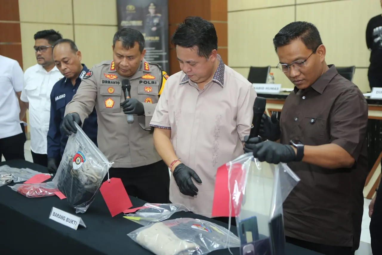 Polda Jatim Berhasil Ungkap Misteri Koper Merah di Ngawi Dalam Waktu 3 Hari