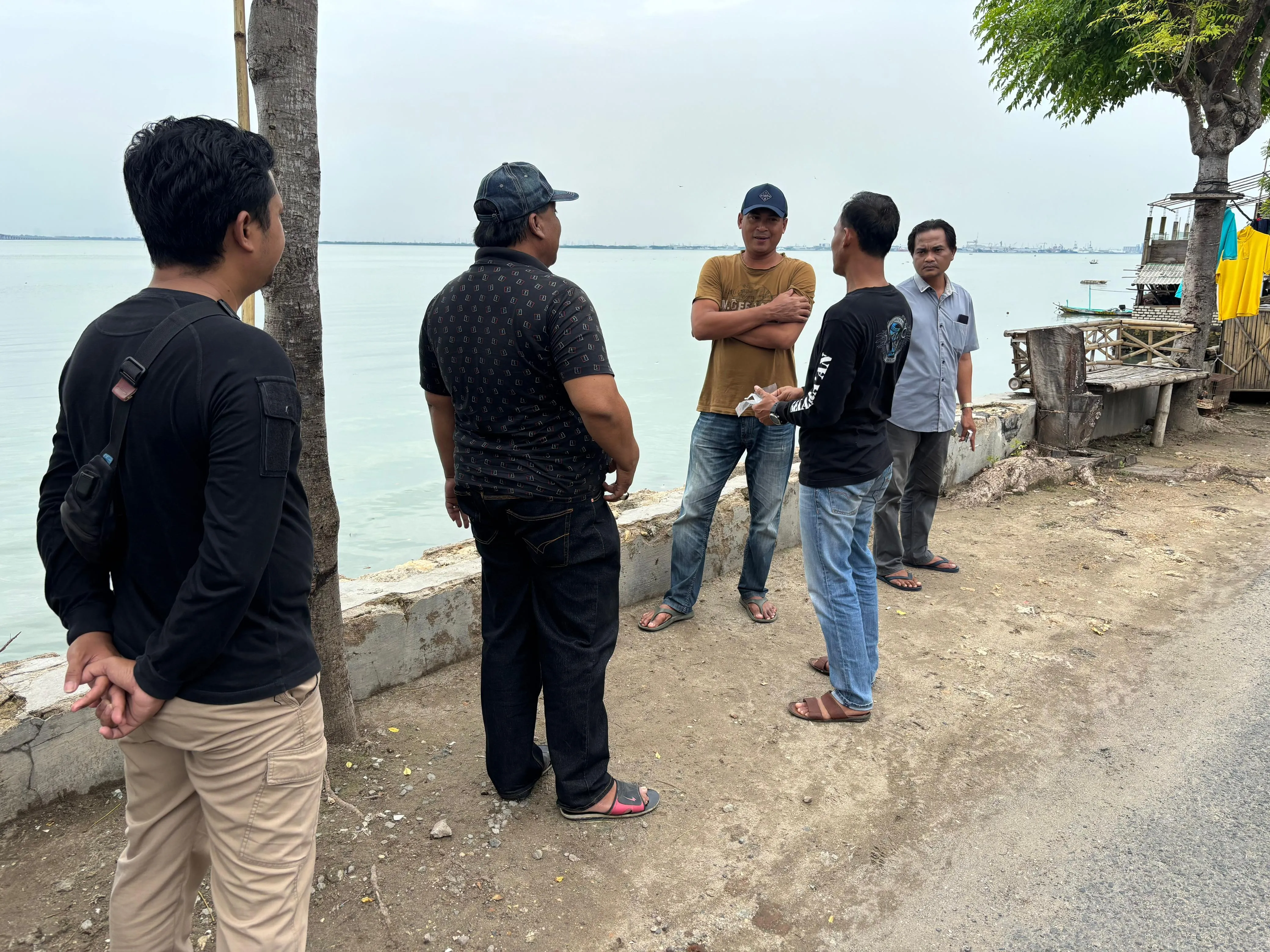 Polres Bangkalan Lakukan Peyelidkan dan Pengecekan Akibat Pengendara  Bermotor Terjerat Tali di Jembatan Suramadu