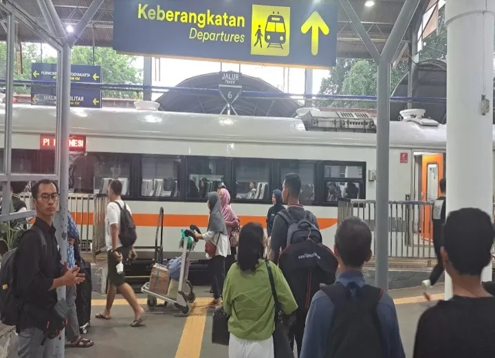 Tahun Baru Imlek 2025 Mengalami Lonjakkan Transportasi Kereta Api Menambahkan Armada