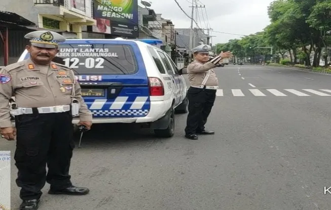 Polsek Sukomanunggal Giat Siagakan Personel Pengamanan Jalur Bonek