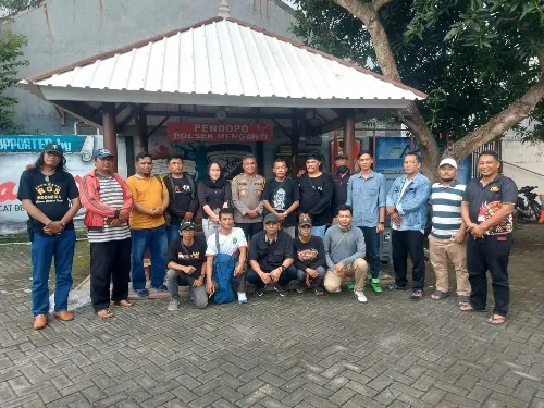 Menjaga Sinergitas, Polsek Menganti Ngopi Bareng Bersama Awak Media