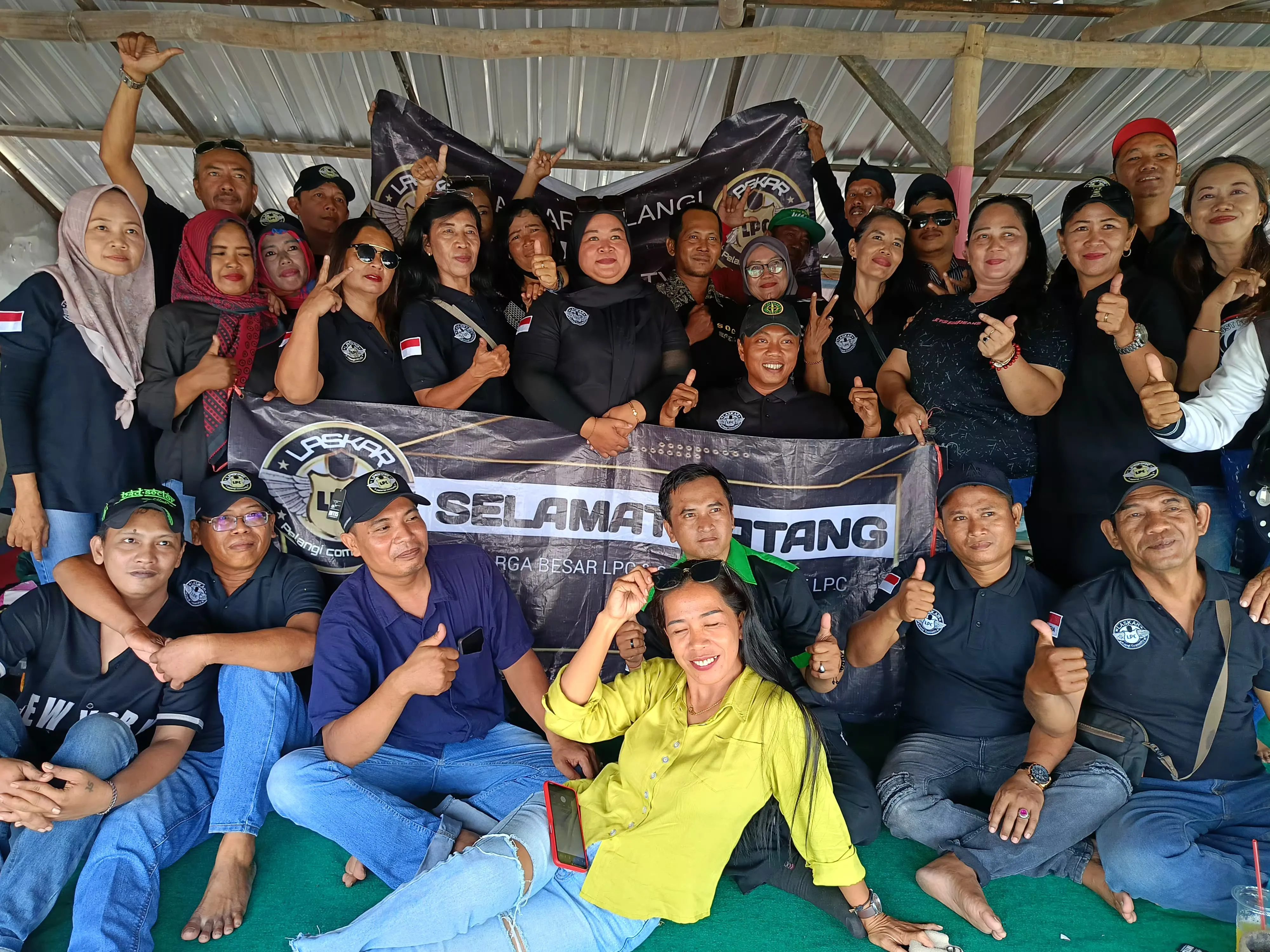 Laskar Pelangi Community Gelar Baksos Pembagian Sembako Antar Community.