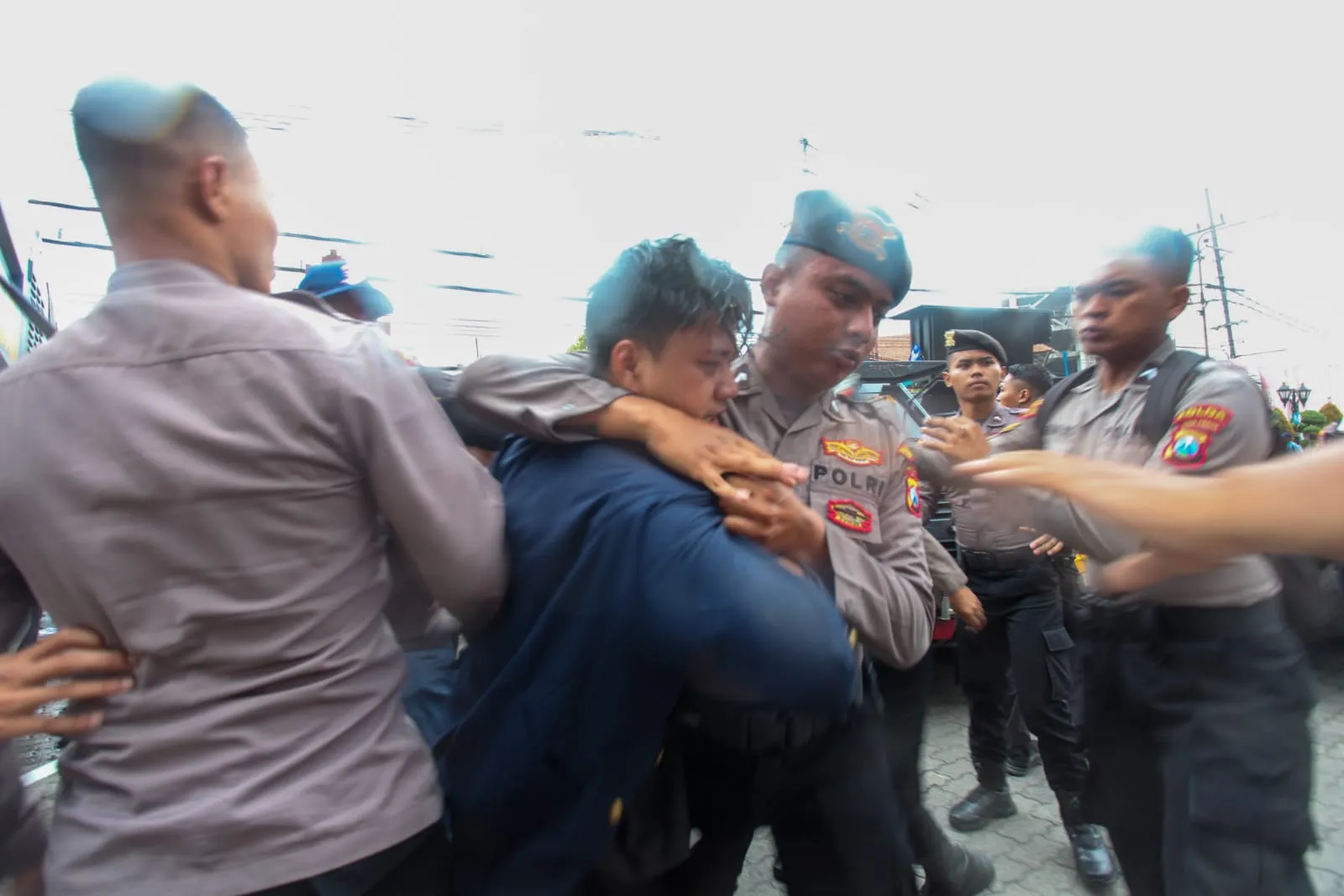 Demo Mahasiswa di DPRD Jatim, Oknum Polrestabes Diperiksa Propam Polda Jatim