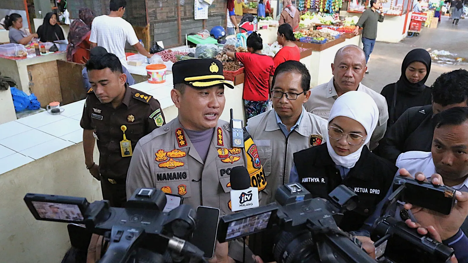 Sidak Pasar Bersama Forkopimda, Kapolresta Malang Kota Ingatkan Tengkulak Agar Tidak Timbun Bahan Pokok