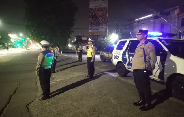 Polsek Wonocolo Gelar Patroli dan Penyekatan Balap Liar di Wonocolo, Petugas Amankan 5 Motor