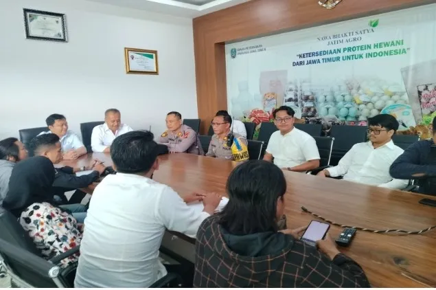 Kapolsek Gayungan Pimpin Pengamanan Audiensi DPP AMI dengan Dinas Peternakan Jatim